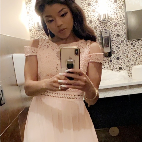 Pale Pink bridesmaid dress. - Picture 5 of 7